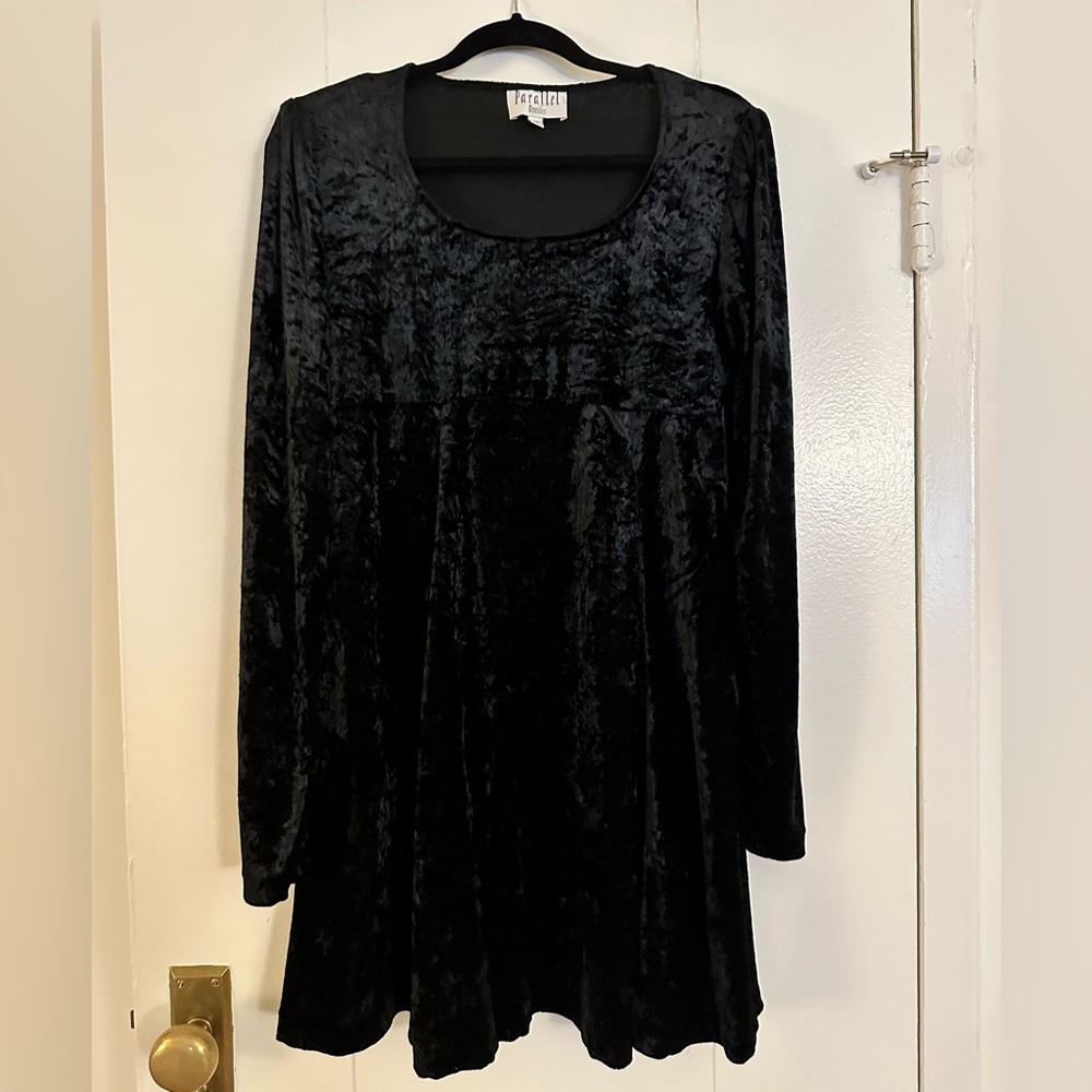 Parallel velvet dress